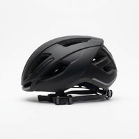 En svart cykelhjälm
